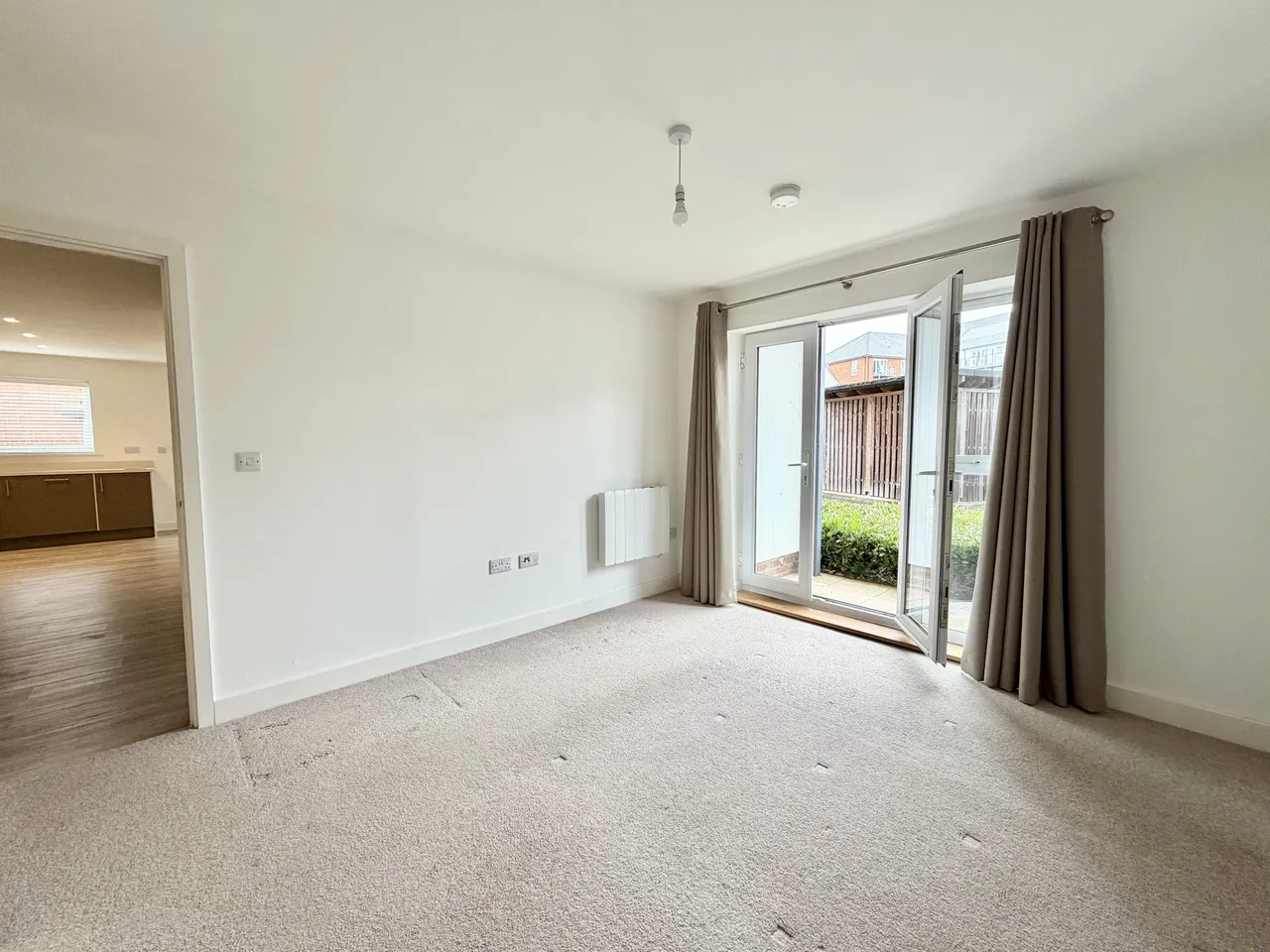 Turnpike Lane, RH12, photo 7