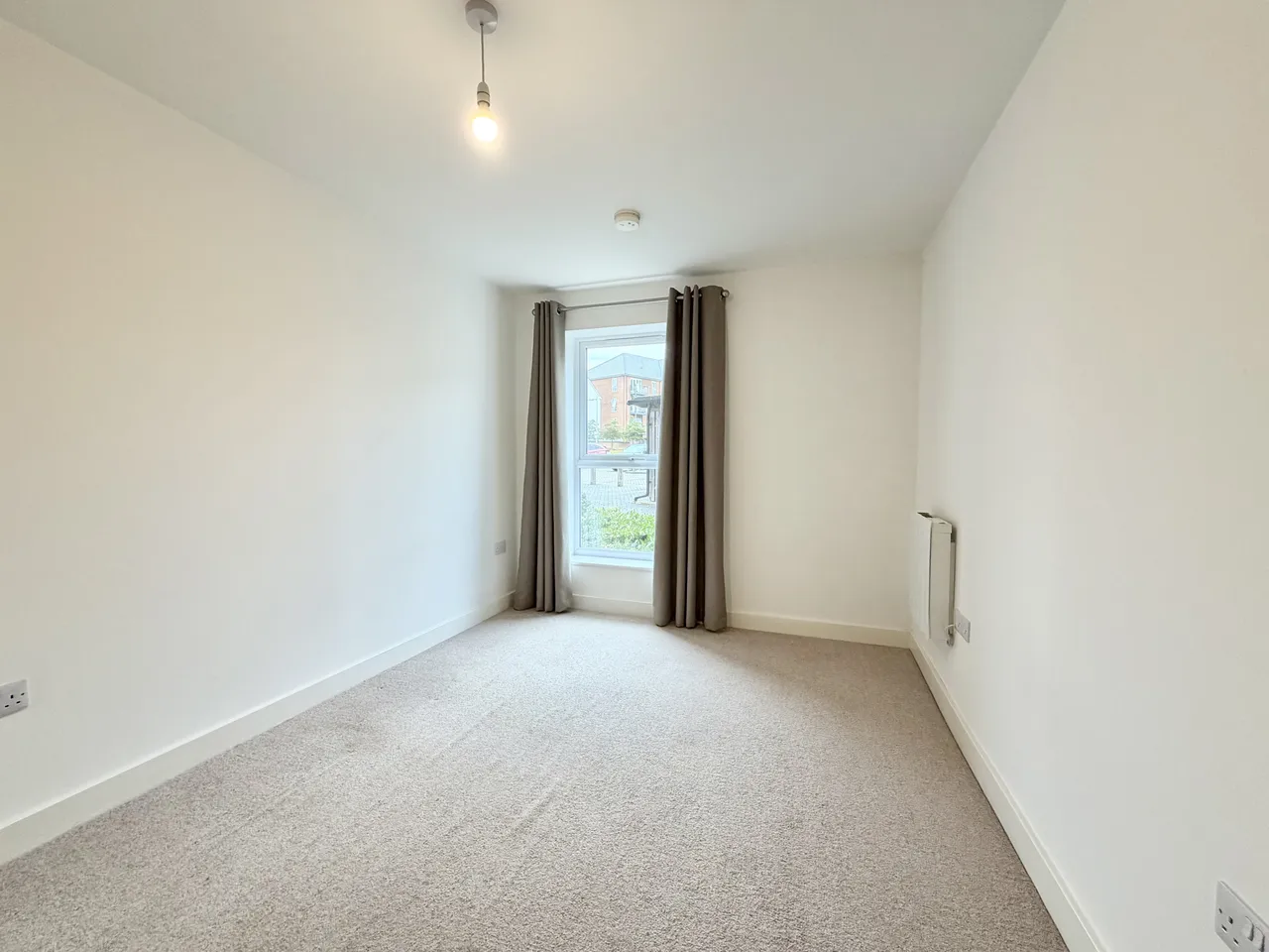 Turnpike Lane, RH12, photo 9