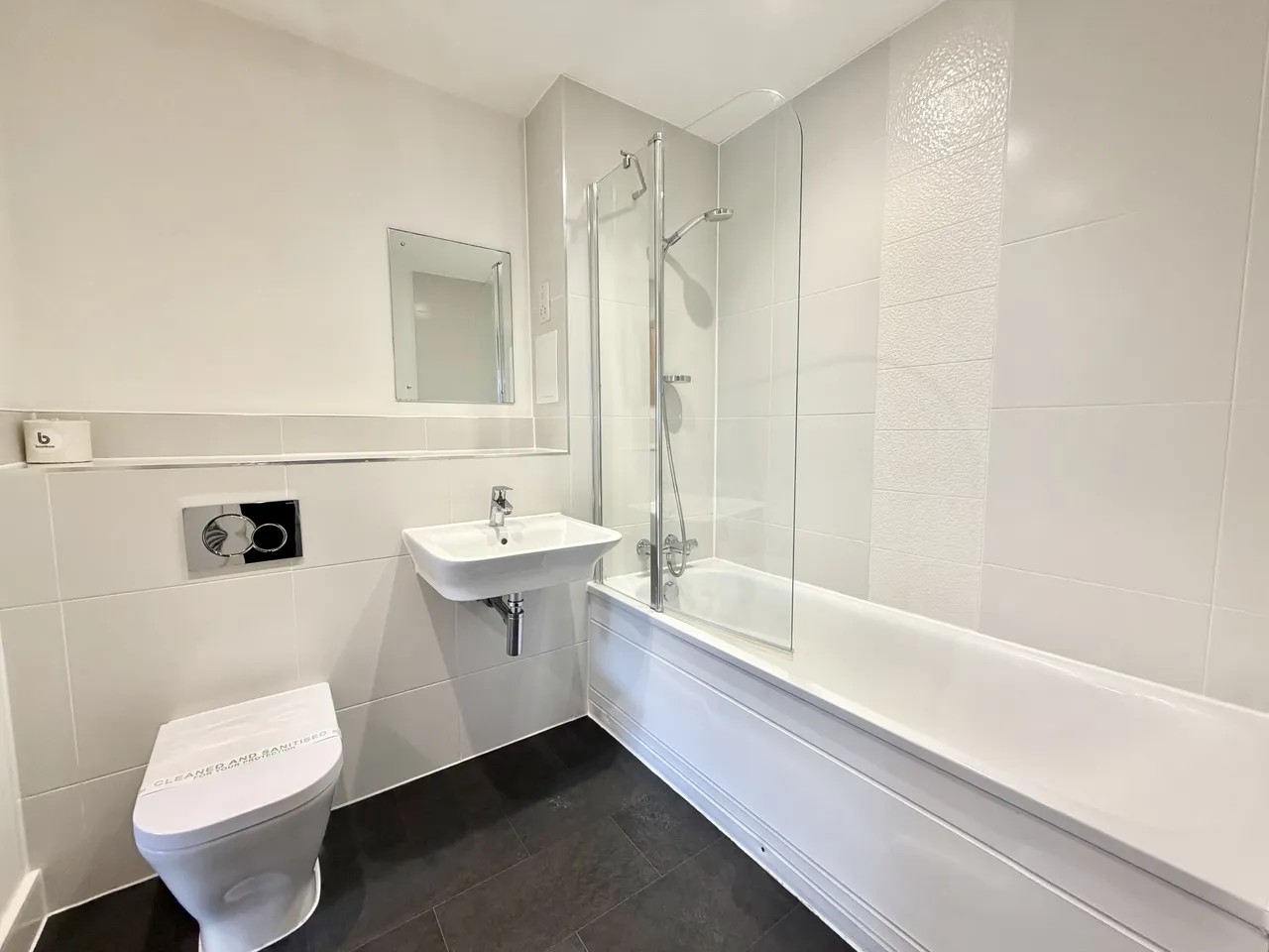 Turnpike Lane, RH12, photo 8