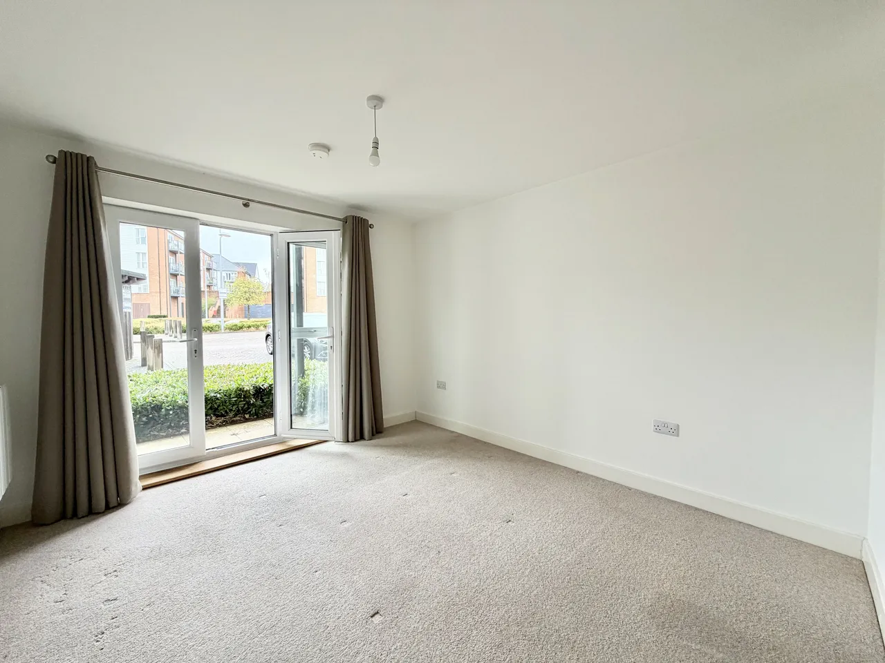 Turnpike Lane, RH12, photo 6