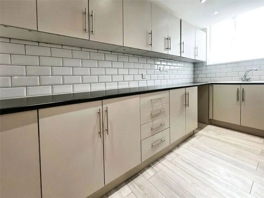 2 bed flat to rent, Hillside Avenue, Strood, ME2
