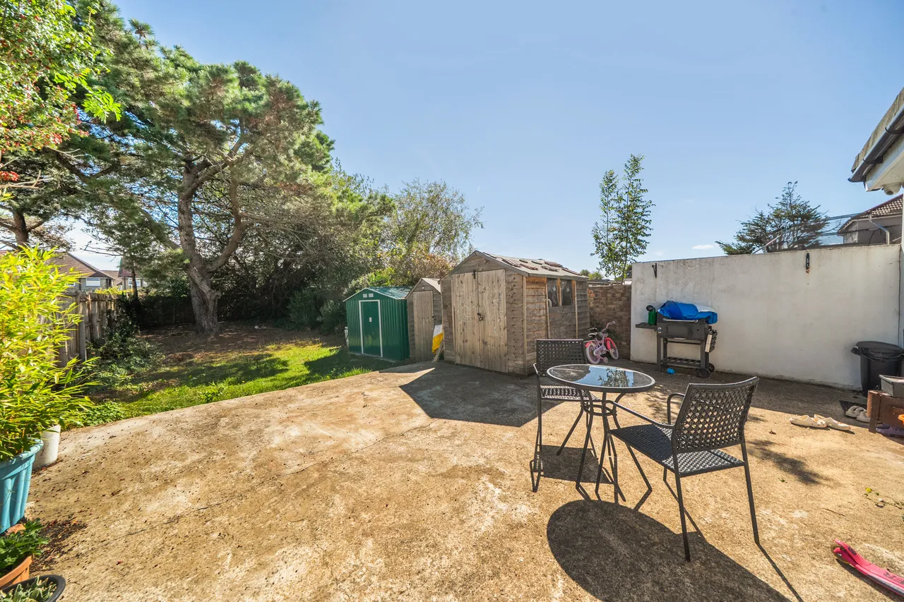 398 Allenby Road, Southall, photo 12