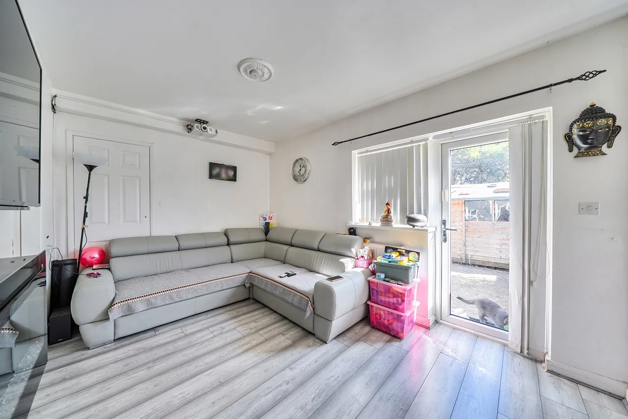 398 Allenby Road, Southall, photo 4