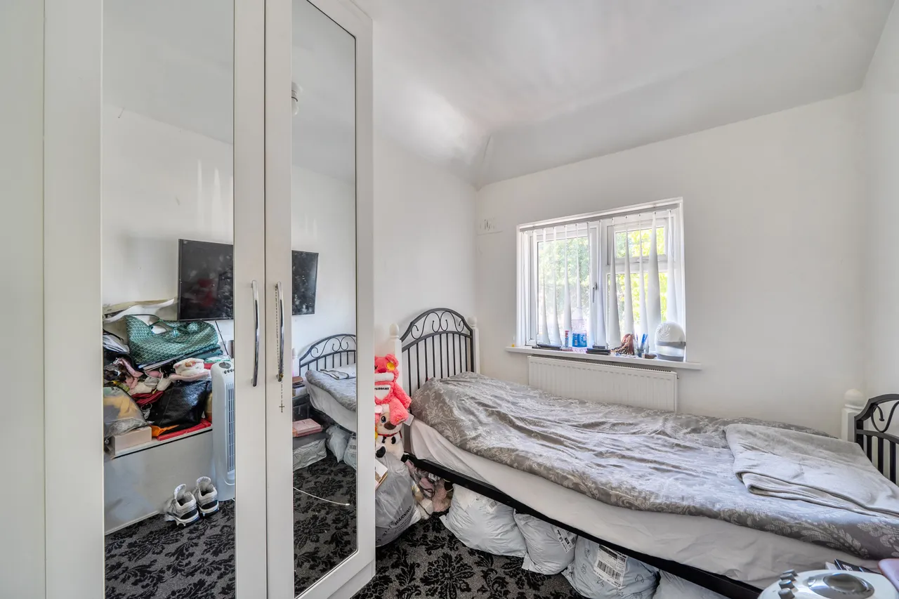 398 Allenby Road, Southall, photo 9