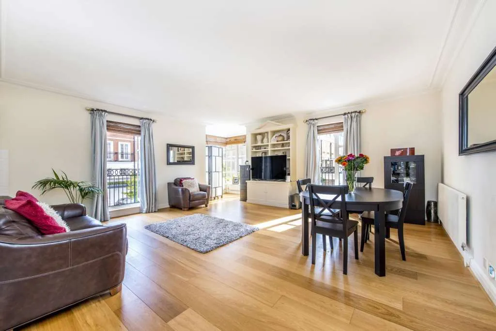 2 bed flat for sale, Oak Lodge, Kensington Green, W8