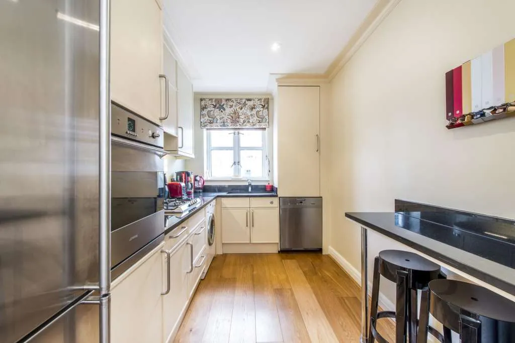 Oak Lodge, Kensington Green, W8, photo 3