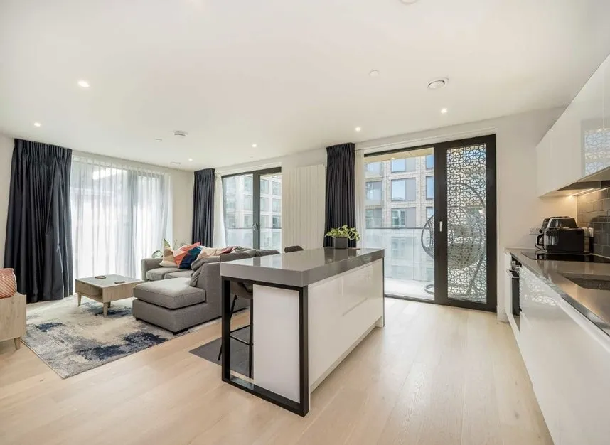 3 bed flat for sale — Royal Crest Avenue, Royal Wharf, E16