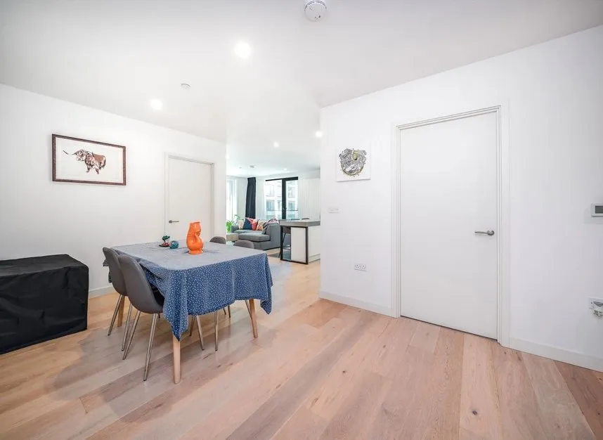 Royal Crest Avenue, Royal Wharf, E16, photo 4