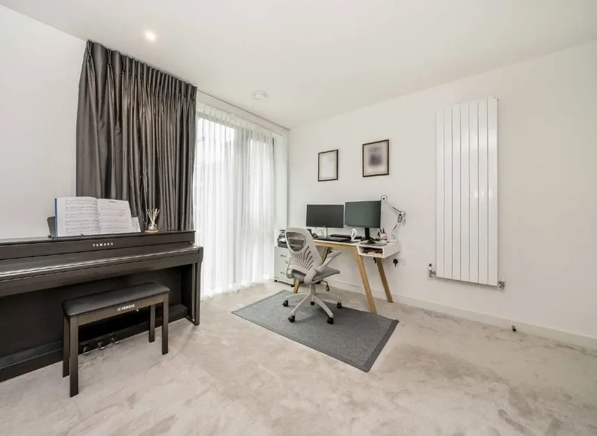 Royal Crest Avenue, Royal Wharf, E16, photo 11
