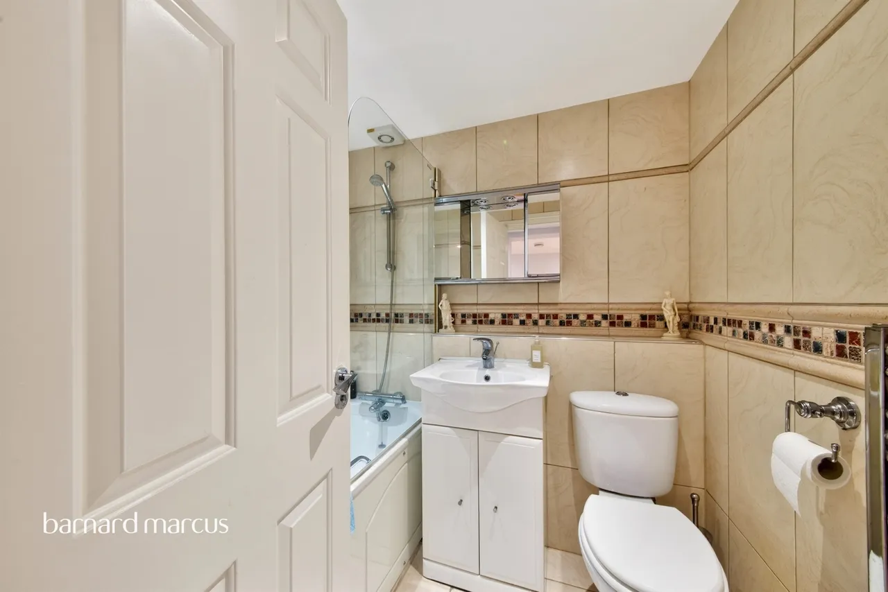Royal Drive, London, N11, photo 7