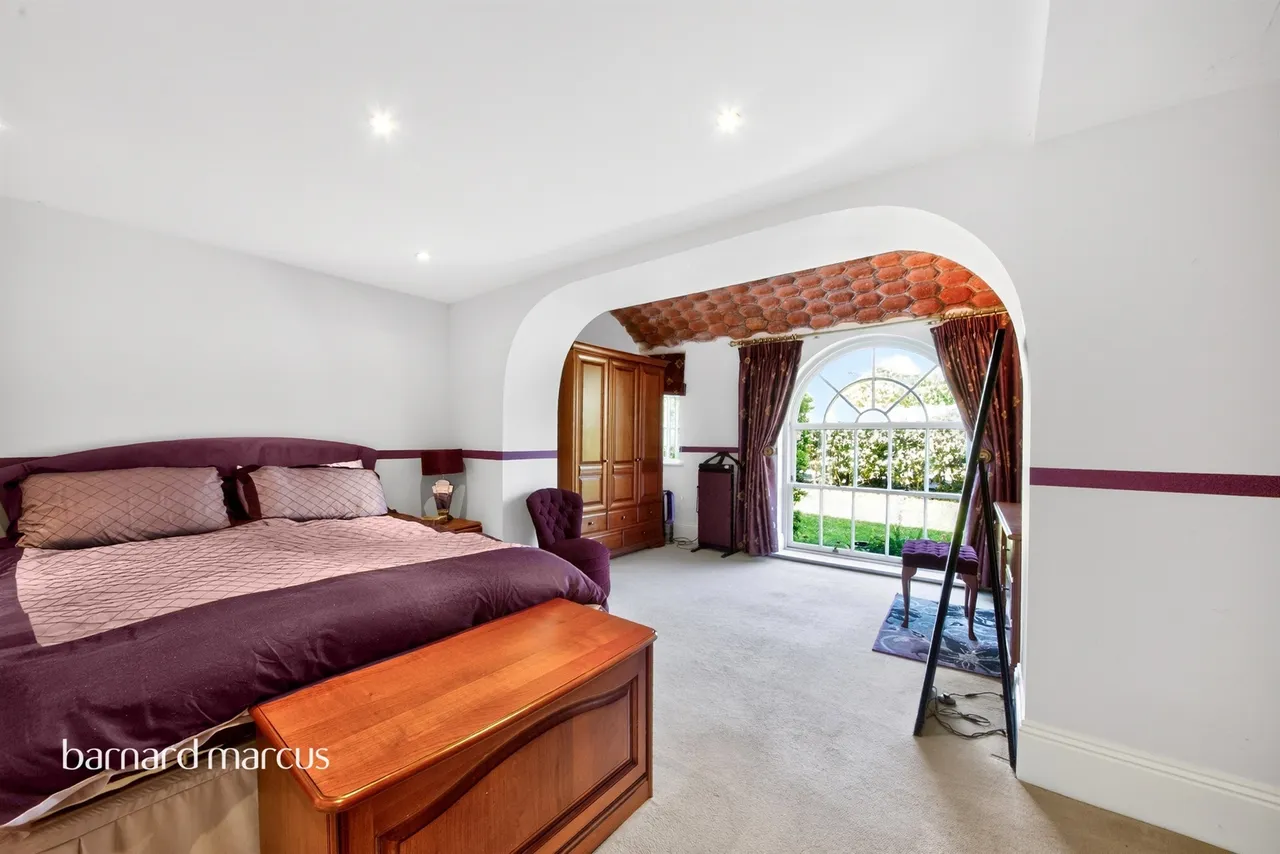 Royal Drive, London, N11, photo 5