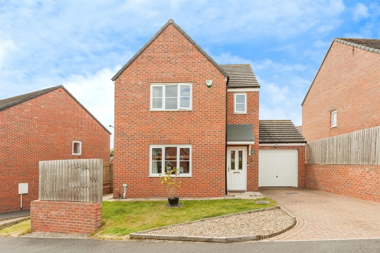 3 bed house for sale — Sutton View, WAKEFIELD