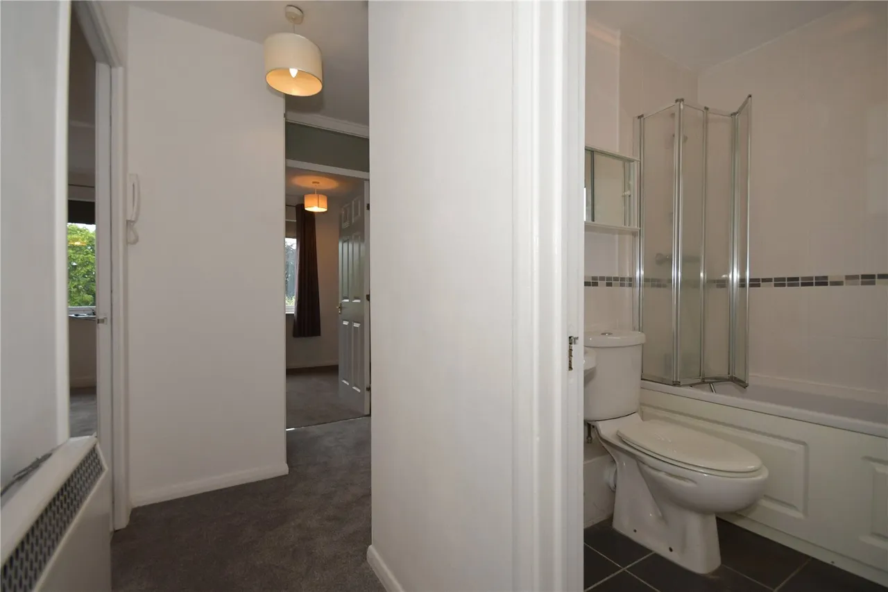 Lindisfarne Court, Chesterfield, Derbyshire, S40, photo 3