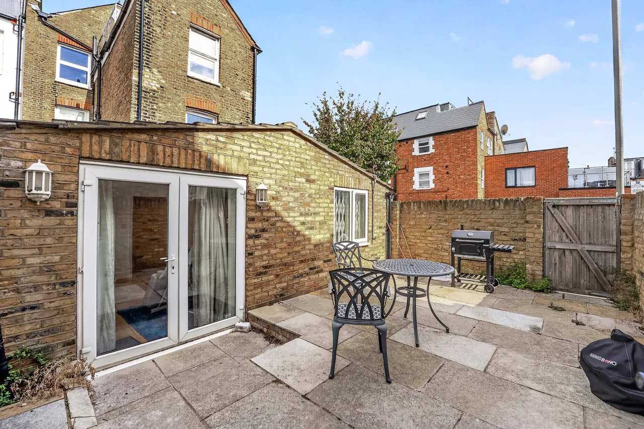 2 bed flat for sale, Roskell Road, London, SW15