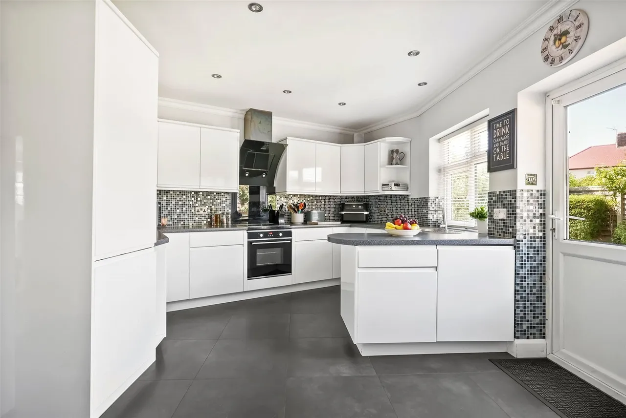 Gerard Avenue, Hounslow, TW4 5NB, photo 6