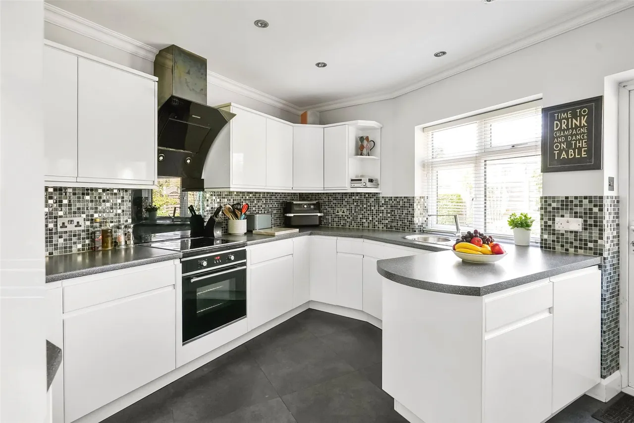 Gerard Avenue, Hounslow, TW4 5NB, photo 7