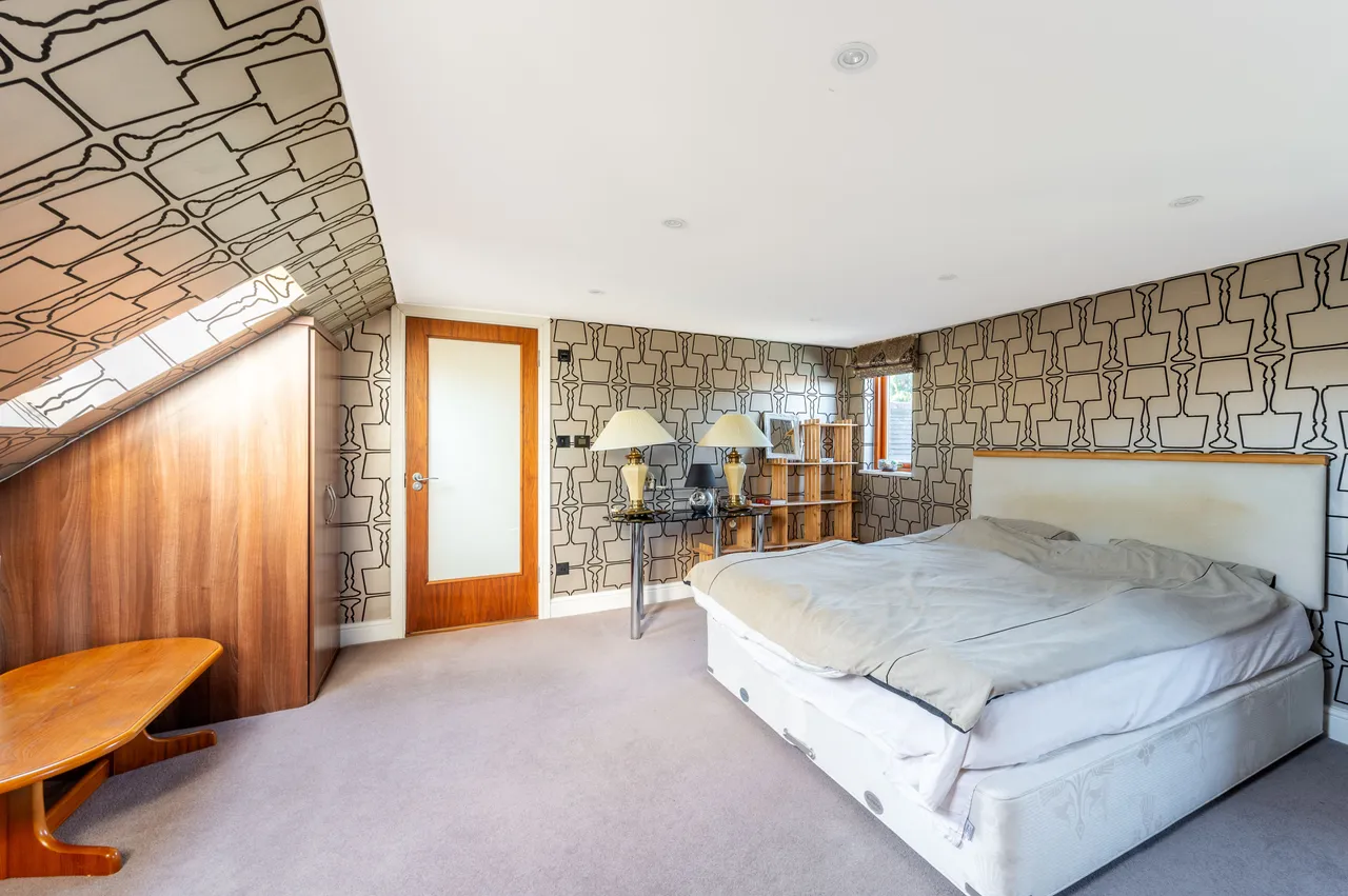 The House, 39 Castlemaine Avenue, South Croydon, photo 5