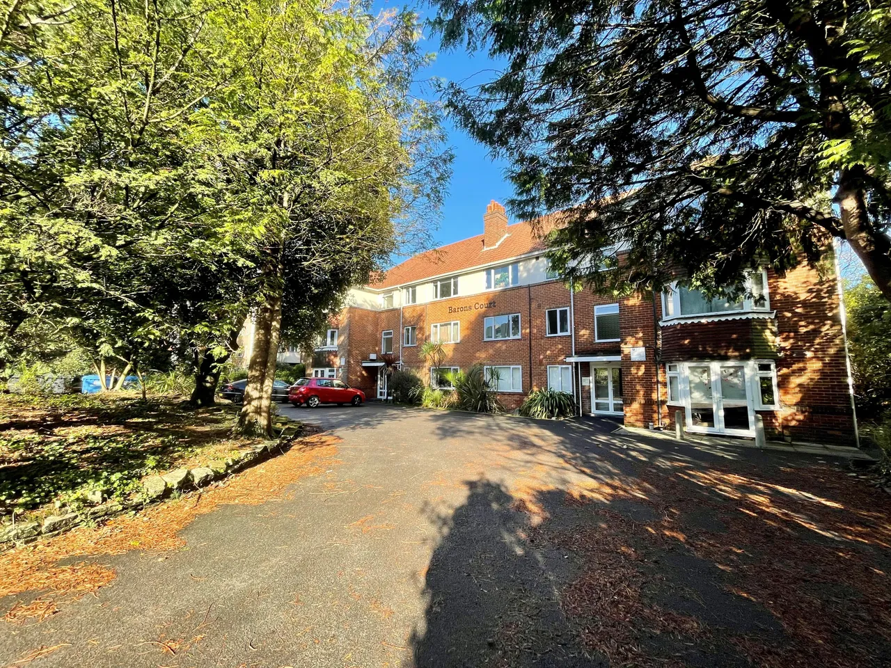 2 bed flat to rent, Poole Road, BH12