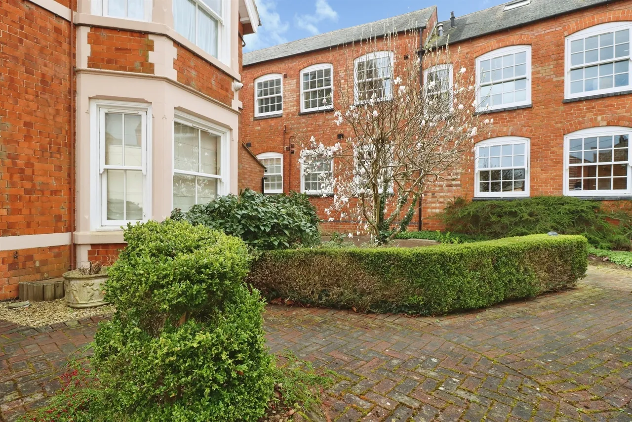 Sarjeant Court, Rothwell, Kettering, photo 4
