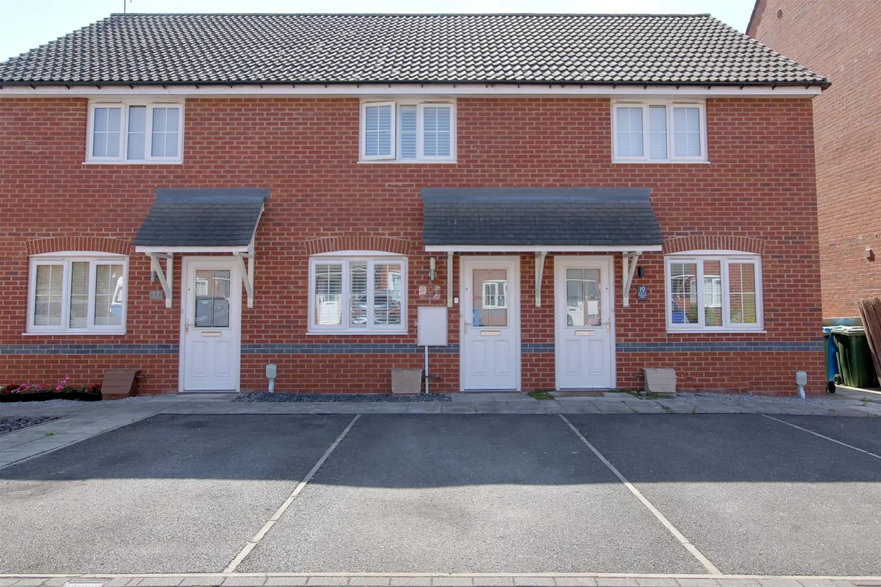 2 bed house for sale — Blackthorn Garth, Beverley