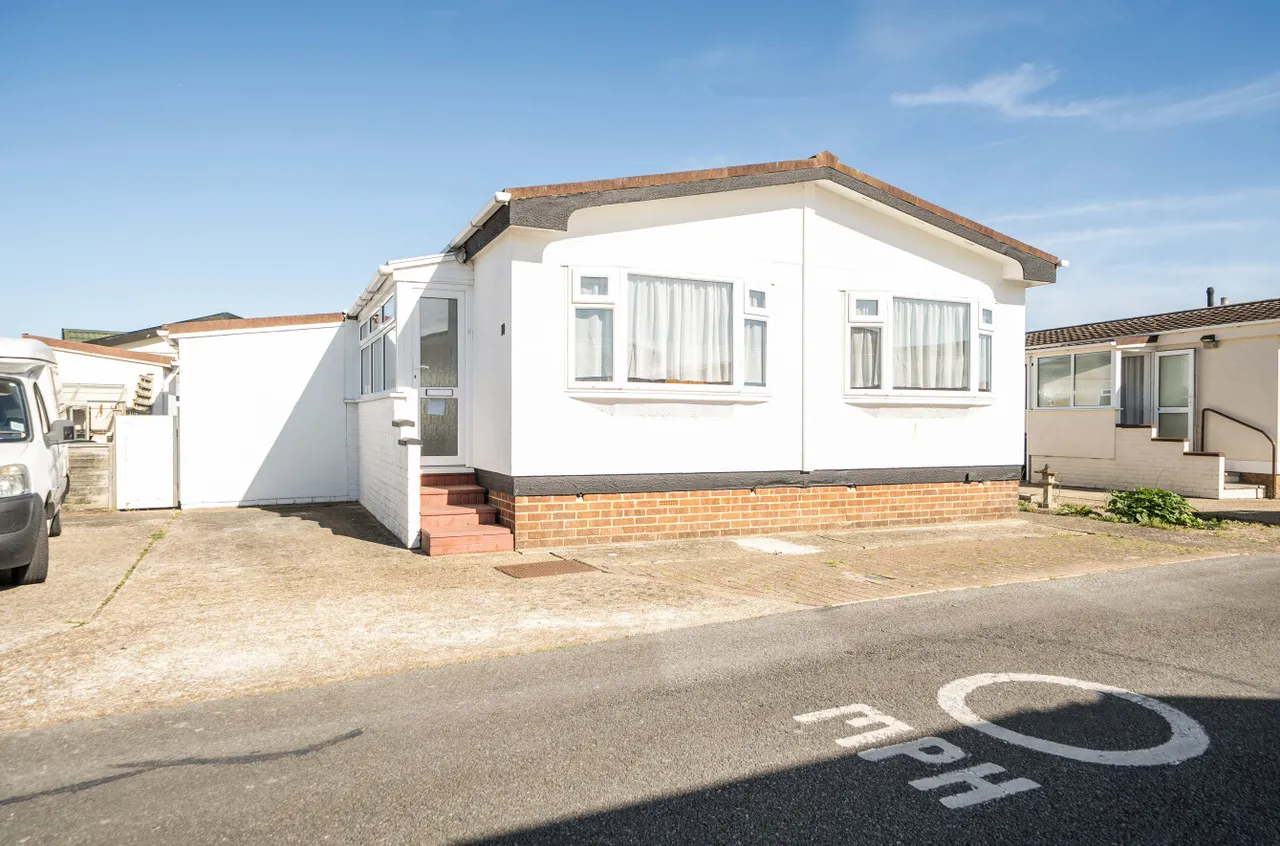 2 bed house for sale, Willowbrook Park, Lancing, BN15