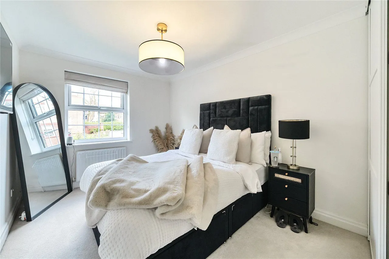Fairfield Court, Leeds, LS17, photo 4