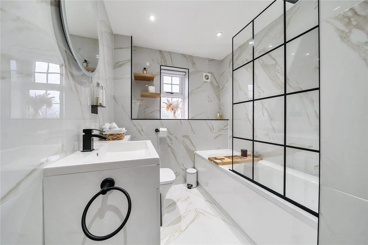 Fairfield Court, Leeds, LS17, photo 5