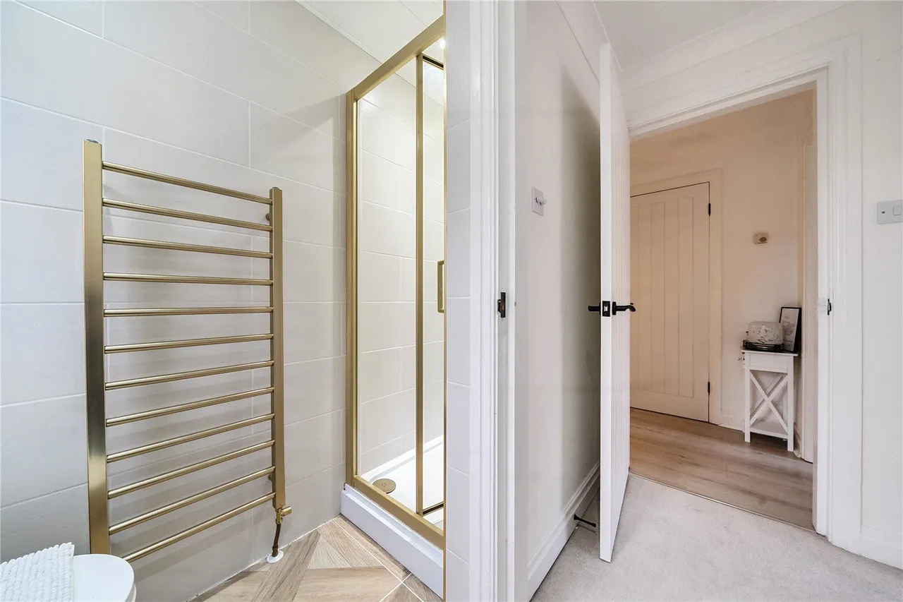 Fairfield Court, Leeds, LS17, photo 11
