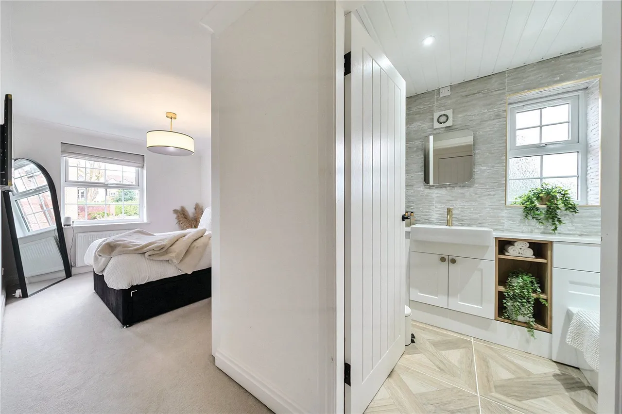 Fairfield Court, Leeds, LS17, photo 7