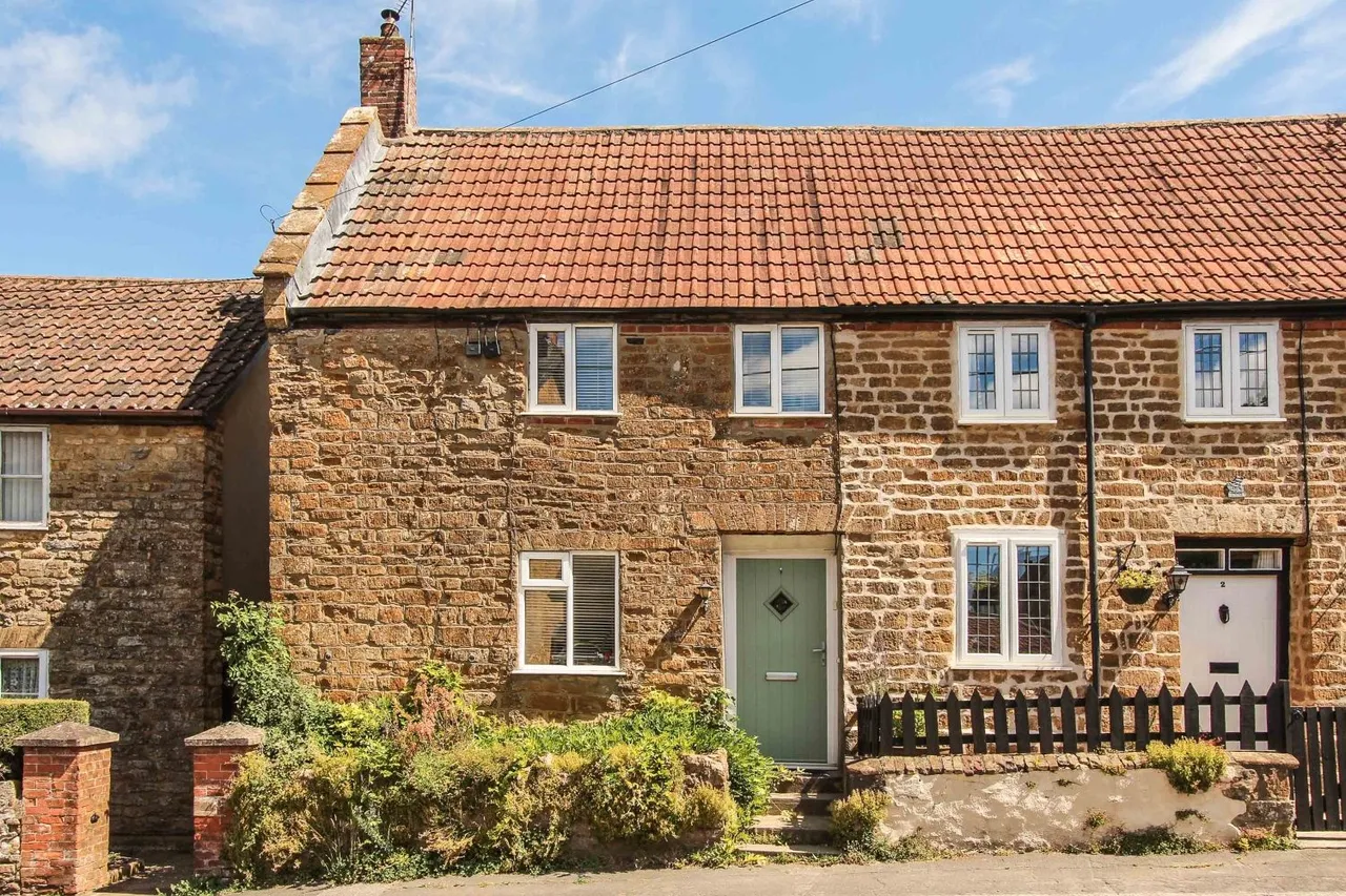 2 bed house for sale, Middle Street, Misterton, TA18
