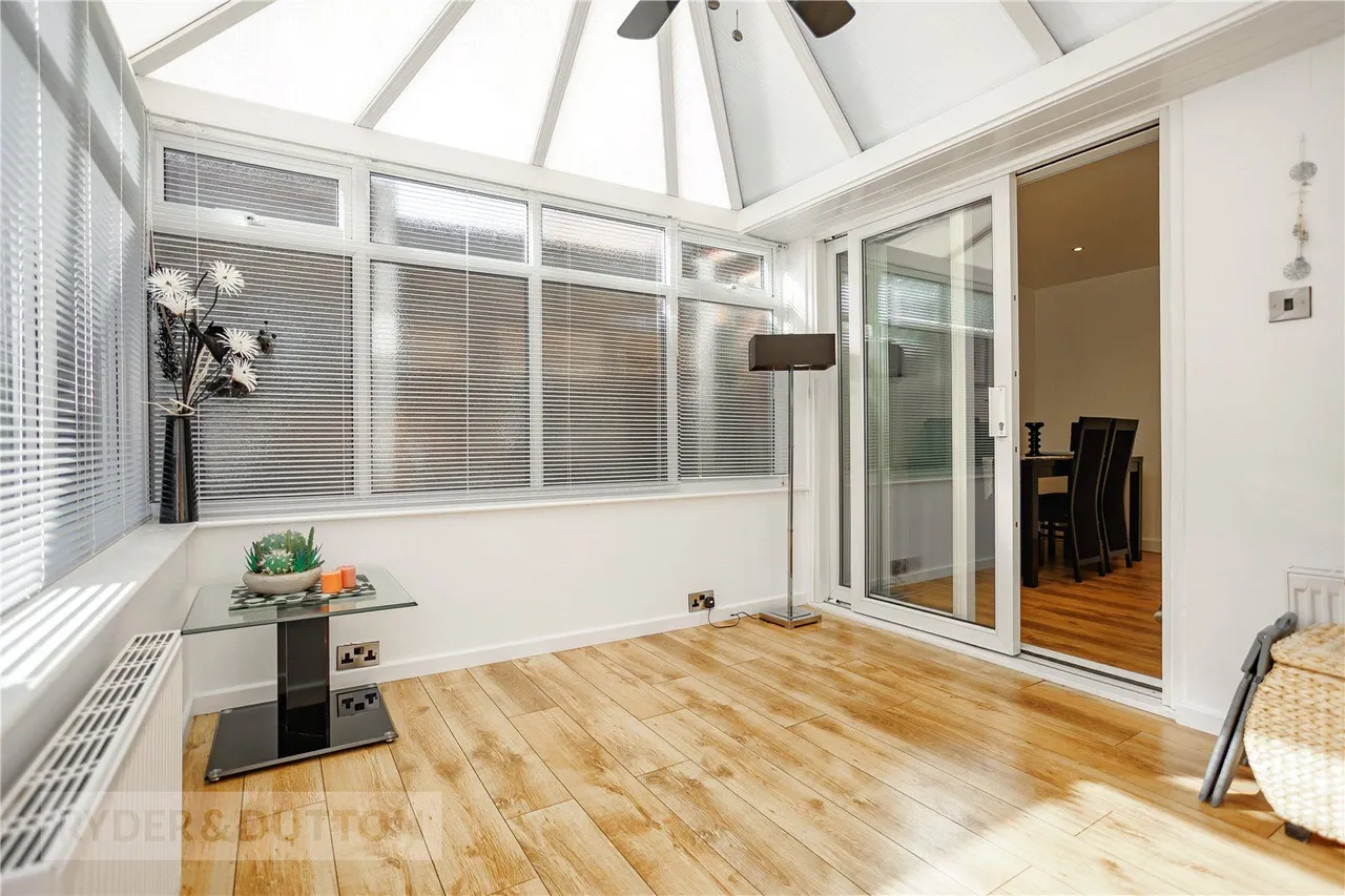 Claytons Close, Springhead, OL4, photo 9