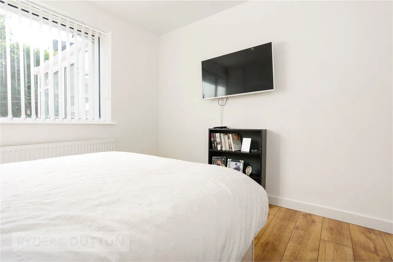 Claytons Close, Springhead, OL4, photo 12