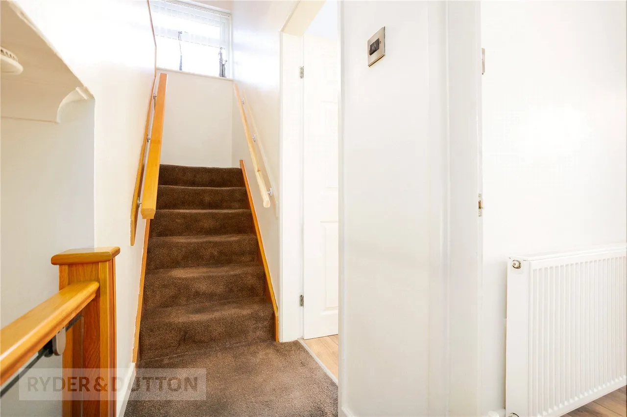 Claytons Close, Springhead, OL4, photo 13