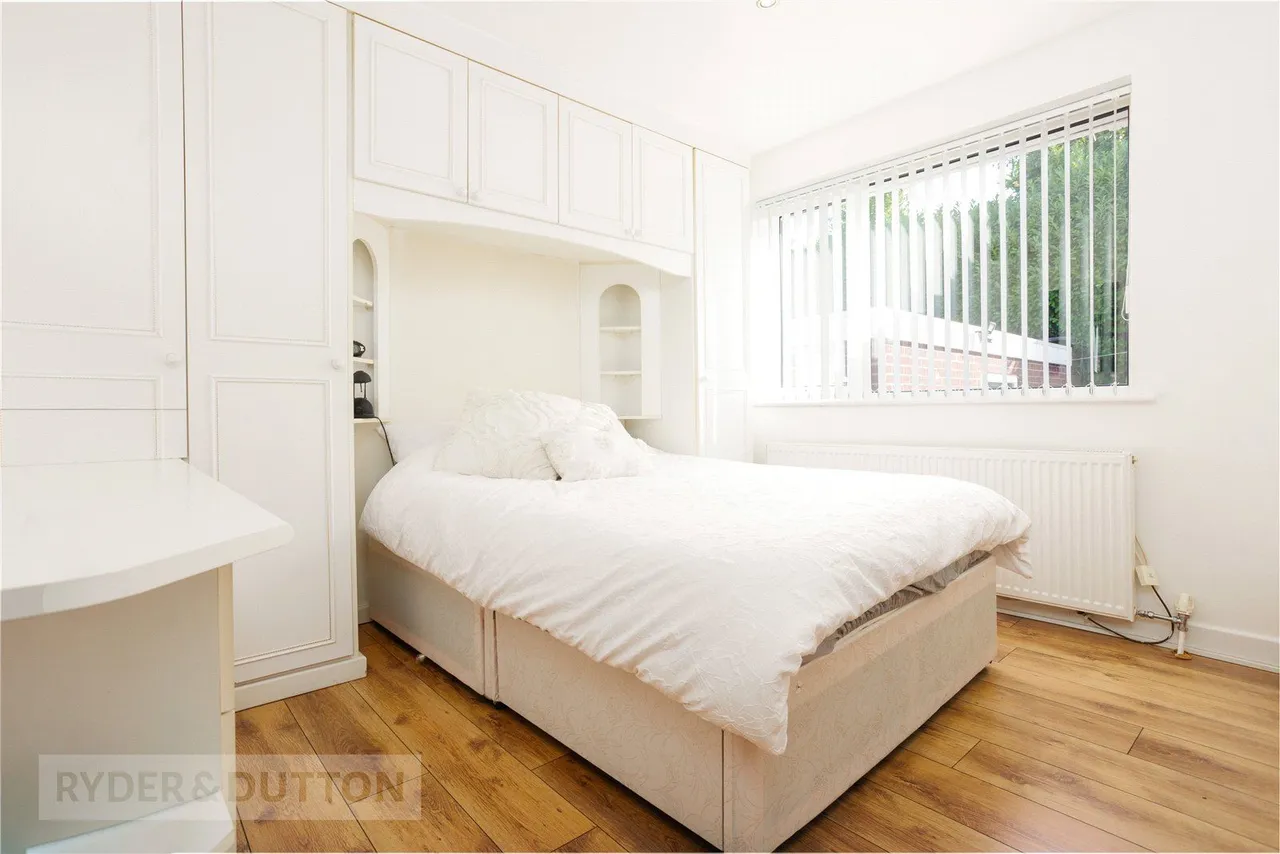 Claytons Close, Springhead, OL4, photo 10
