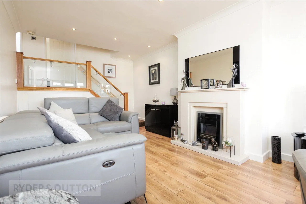 Claytons Close, Springhead, OL4, photo 4