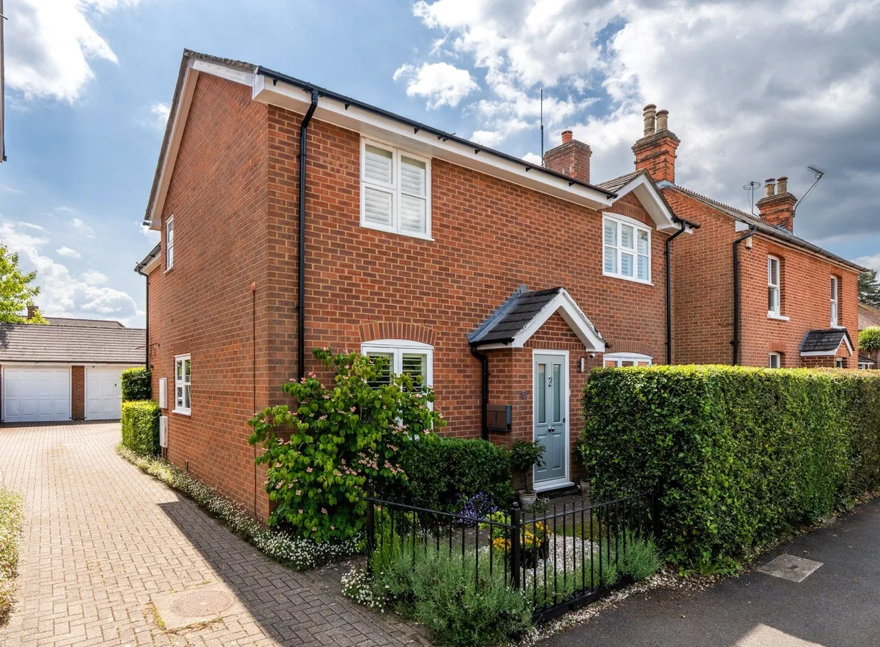 4 bed house for sale — Castle Street, Fleet, Hampshire, GU52 7ST