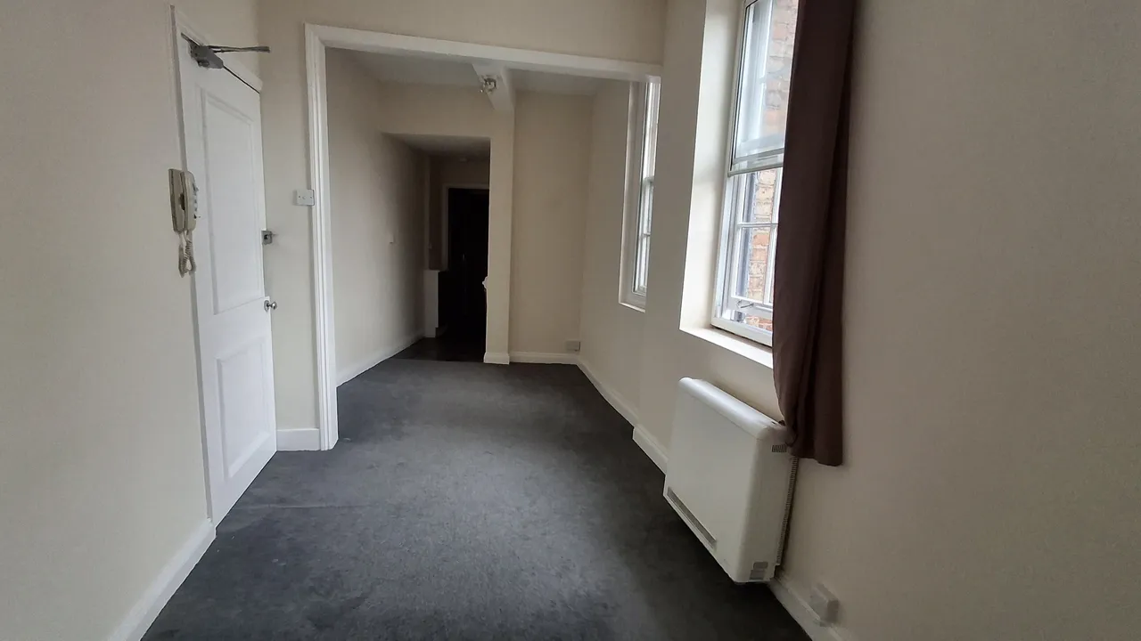 High Street, HORNCASTLE, photo 3