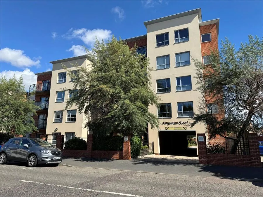 1 bed flat for sale, Carnarvon Road, Clacton-on-Sea, CO15