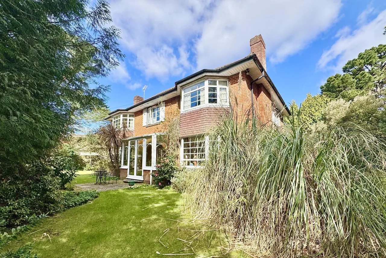 Leven Avenue, BH4, photo 17