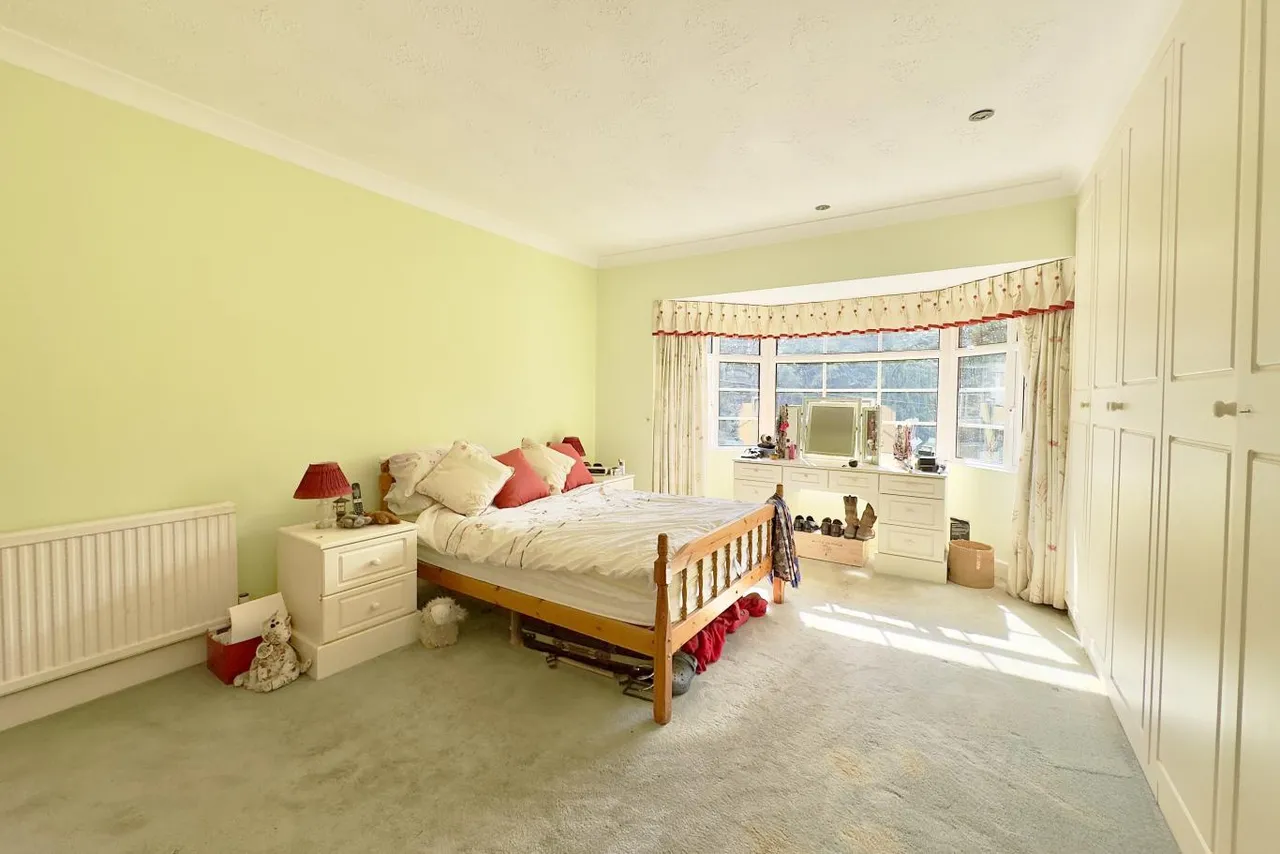 Leven Avenue, BH4, photo 13