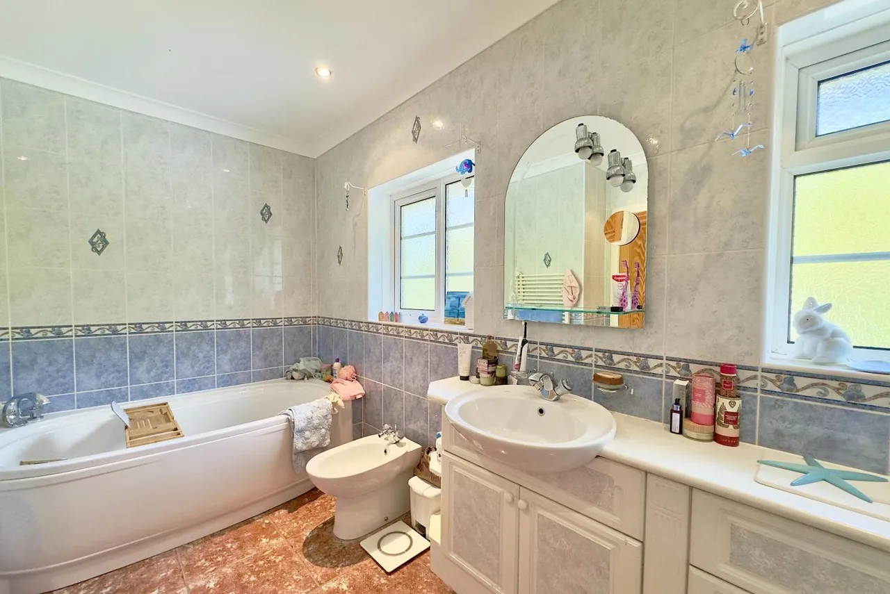 Leven Avenue, BH4, photo 16