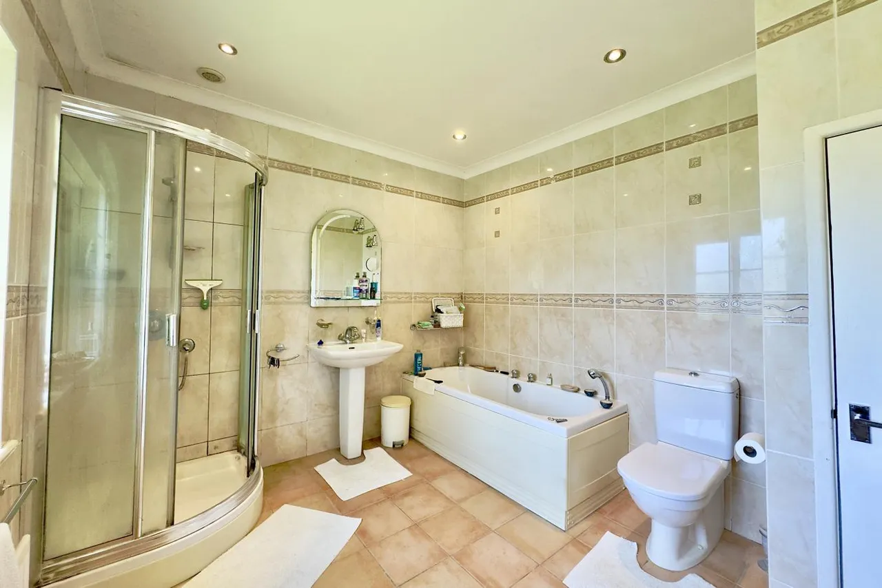 Leven Avenue, BH4, photo 14