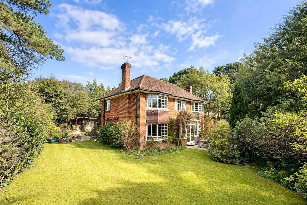 Leven Avenue, BH4, photo 3