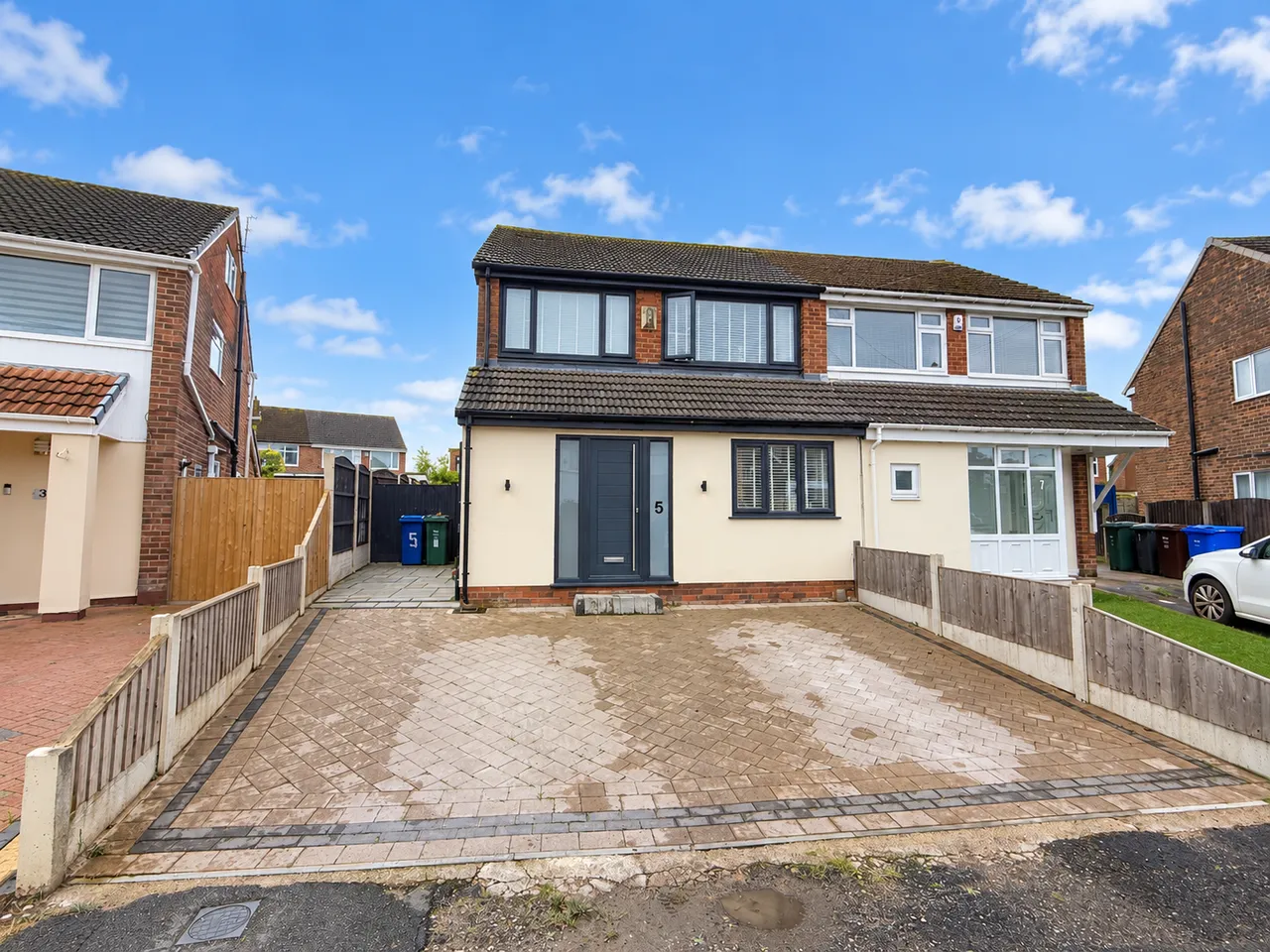 3 bed house for sale, Lindrick Avenue, Whitefield, M45