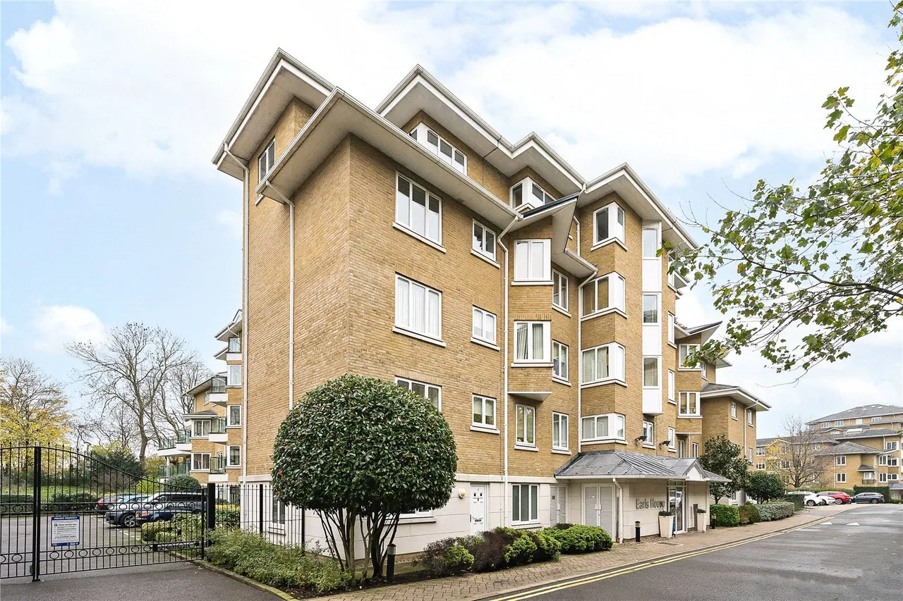 2 bed flat for sale, Strand Drive, Kew, TW9