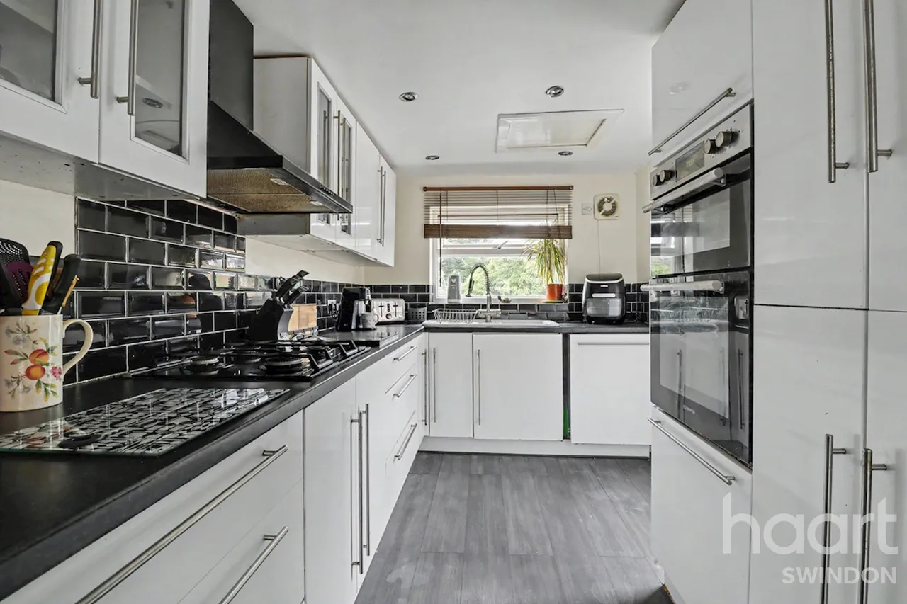 High Mead, Swindon, SN4, photo 4