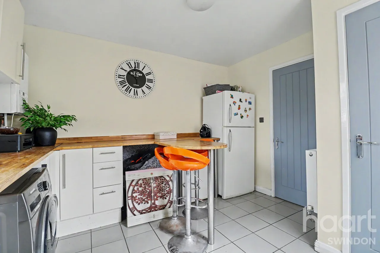 High Mead, Swindon, SN4, photo 2