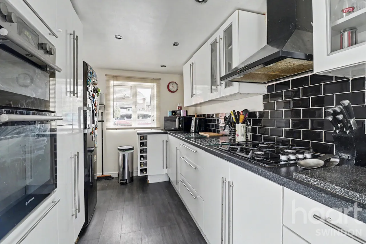 High Mead, Swindon, SN4, photo 6
