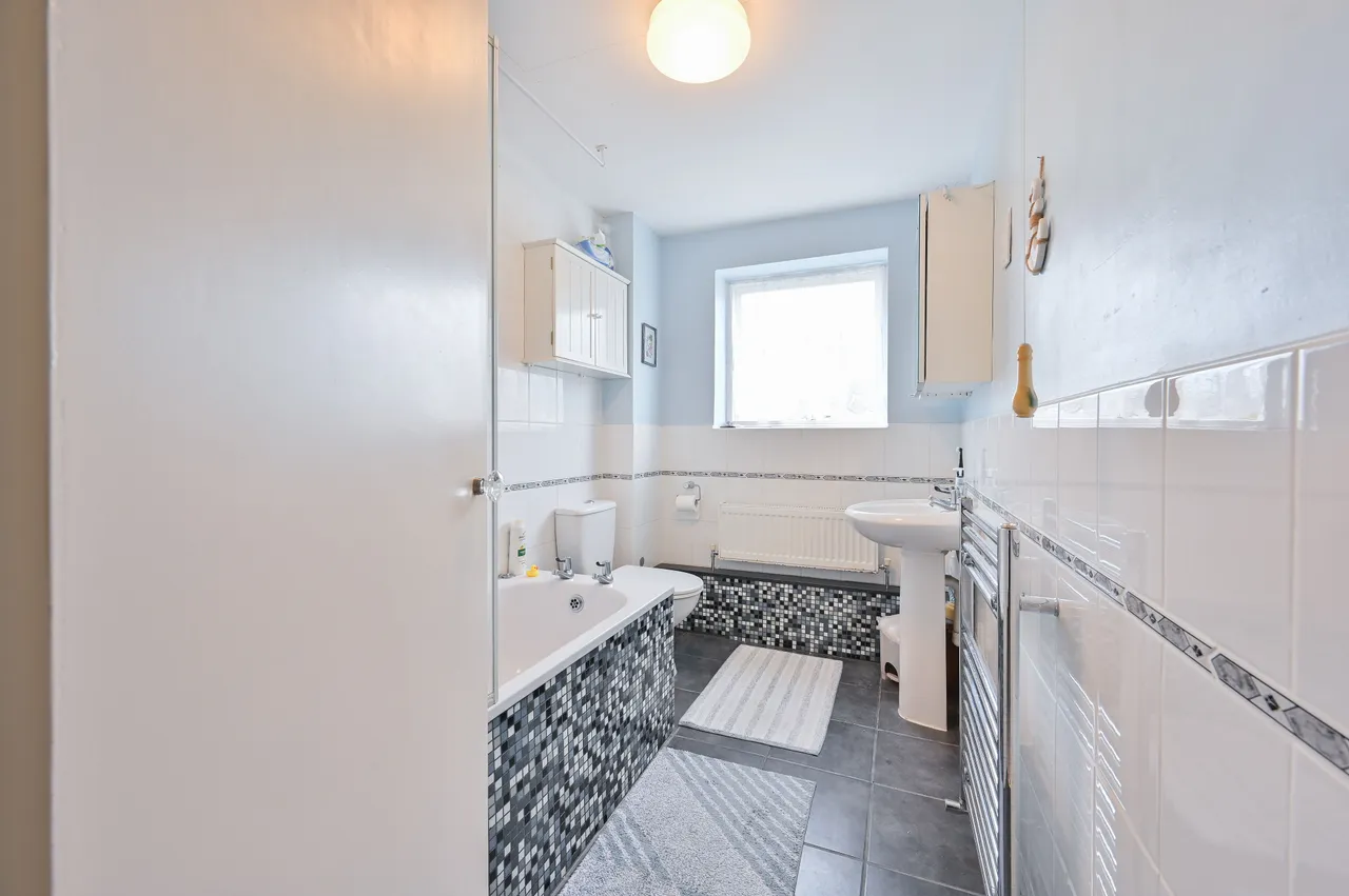 Flat 7, 10 Grandfield Avenue, Watford, photo 5
