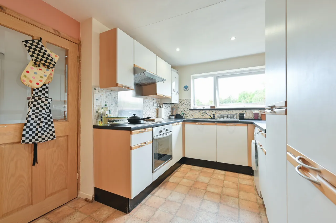 Flat 7, 10 Grandfield Avenue, Watford, photo 7